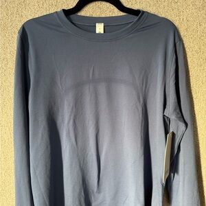 Lululemon Women’s Swiftly Relaxed Long Sleeve. Size 6/Small. NWT!
